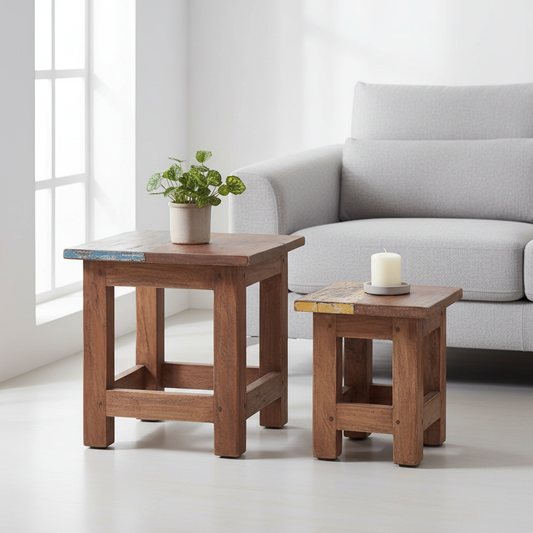 Beide tafels in Scandinavische woonkamer