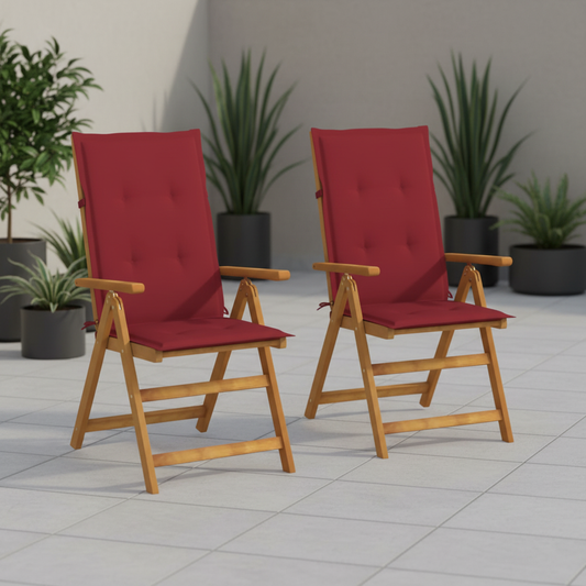 Donkerrode tuinstoelen op terras