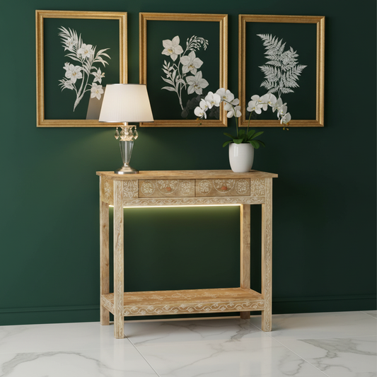 Handbeschilderde sidetable in luxe entree