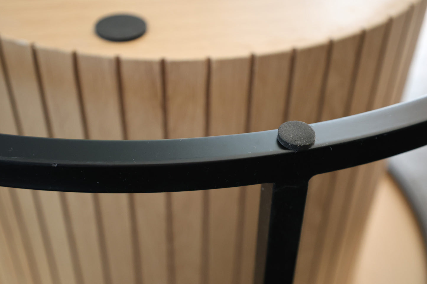 Set di tavolini rotondi nesting – 2 pezzi con struttura in metallo (Ø60 × 39 cm)