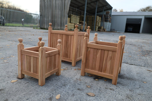 Teak bloembakken vierkant in drie maten: klein, middel en groot