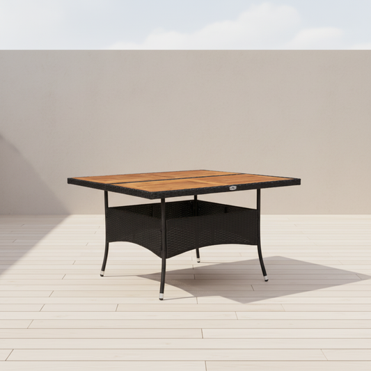 Zwarte rotan tafel op terras helder