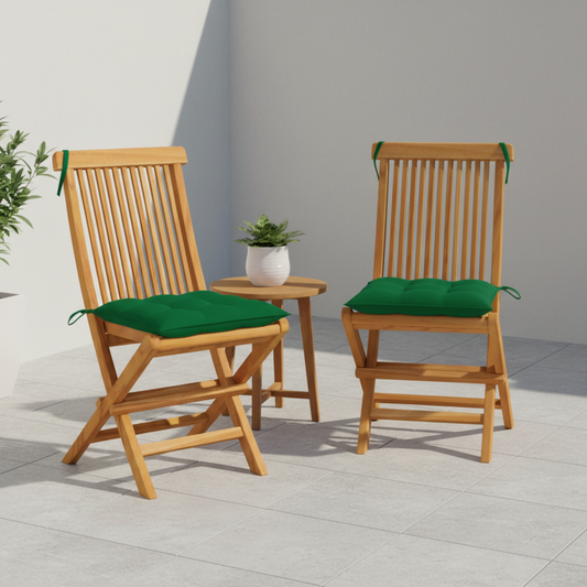 2 tuinstoelen met groene kussens en hoge rugleuning