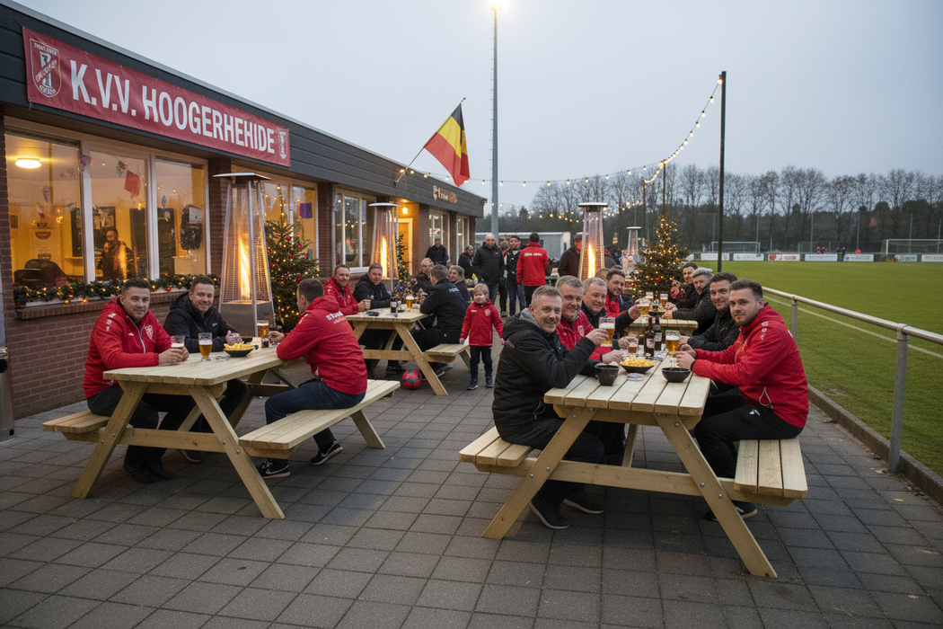 4 Picknicktafels KING voetbalclub verdeeld