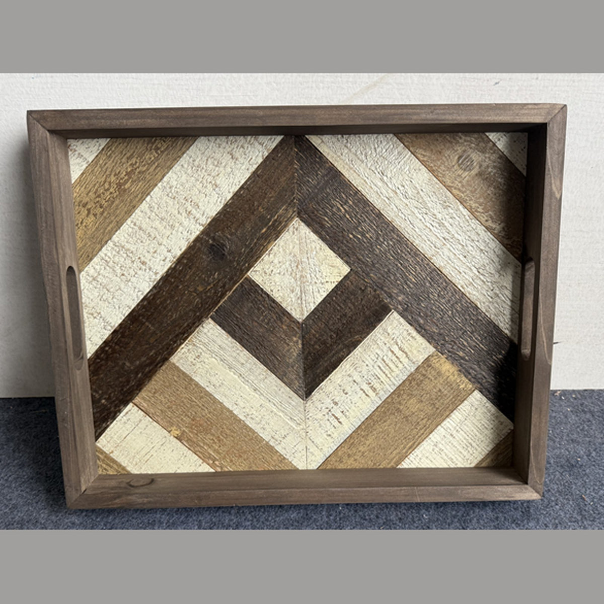 Houten dienblad met visgraatmotief – gerecupereerd hout — E-woodproducts