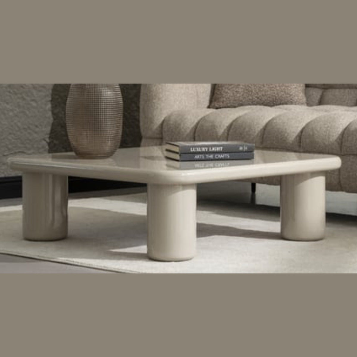Liora salontafel – hoogglans taupe op ronde zuilpoten — E-woodproducts