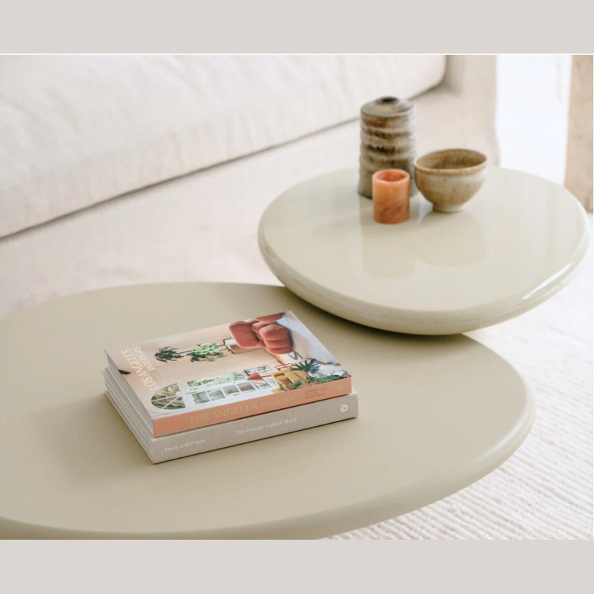 Liora salontafel – hoogglans wit op sokkelvoet — E-woodproducts