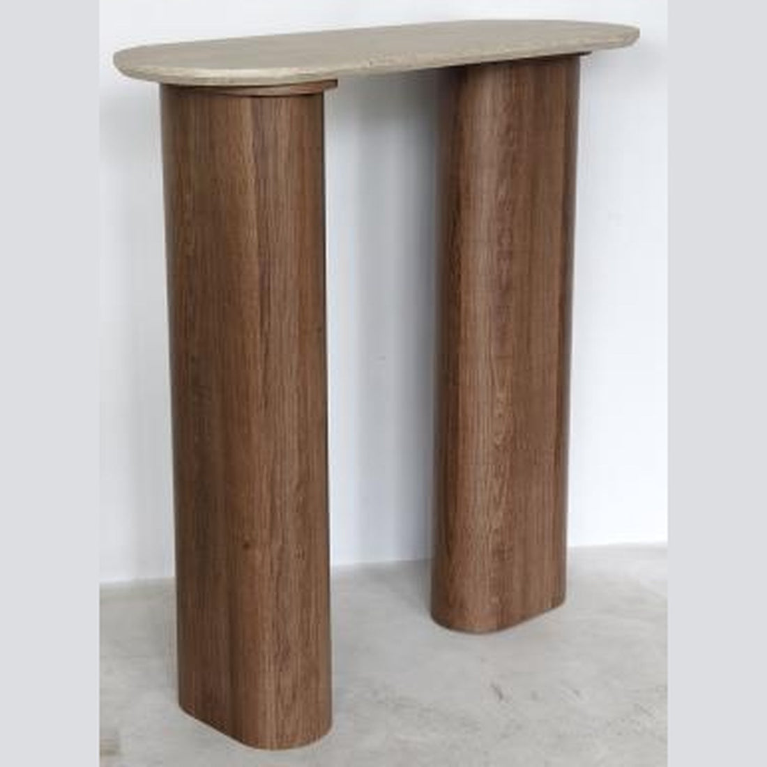 Travertino sidetable – travertijnlook blad op notenhouten zuilen, 100 × 35 × 80 cm — E-woodproducts