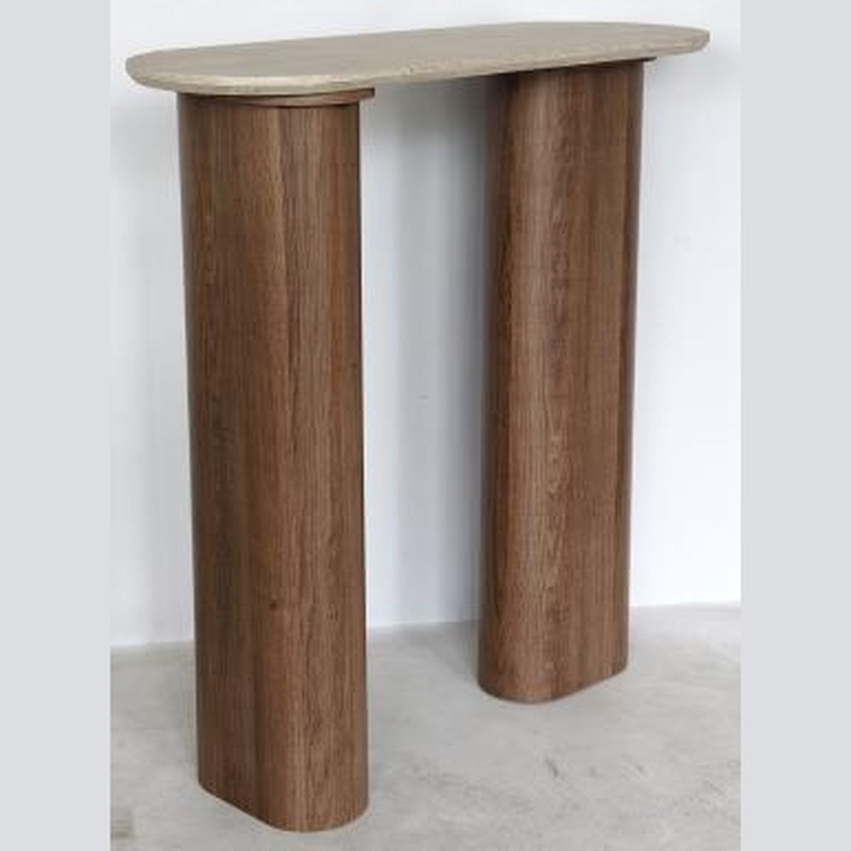 Travertino sidetable – travertijnlook blad op notenhouten zuilen, 100 × 35 × 80 cm — E-woodproducts