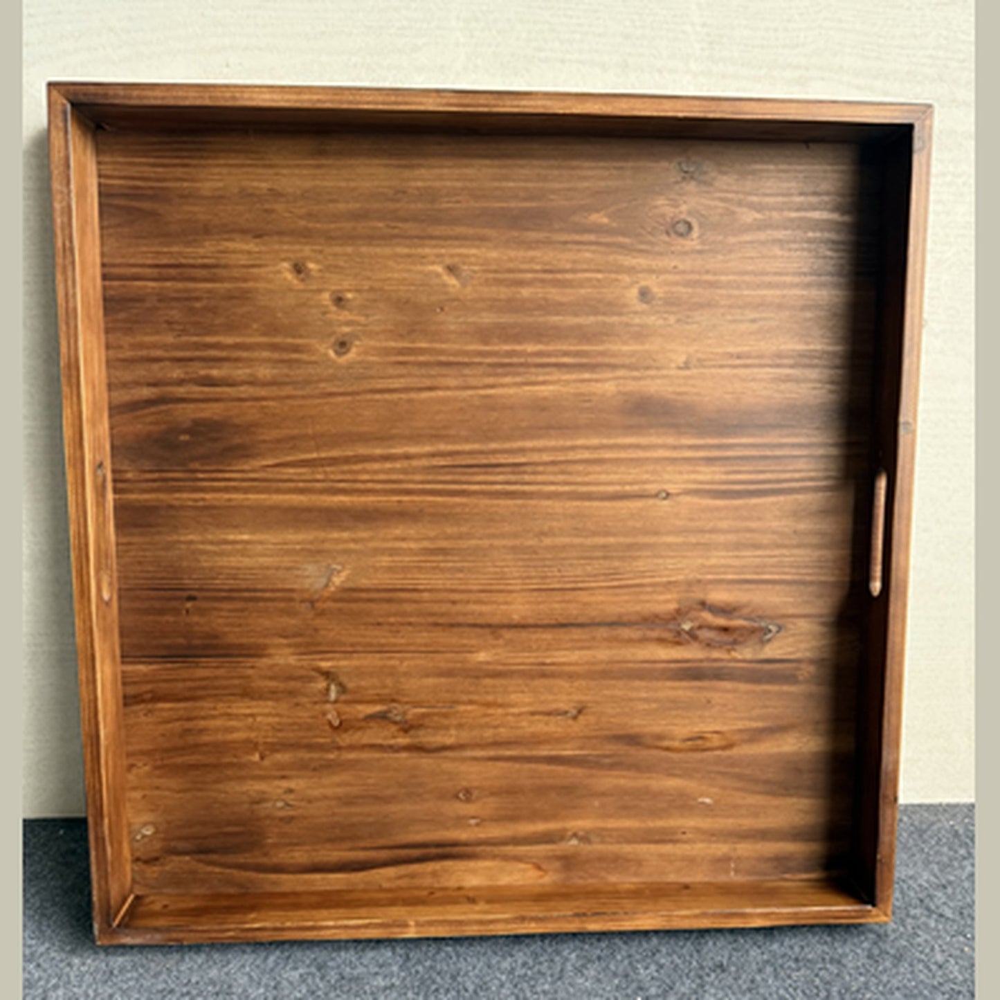 Vierkant houten dienblad – warm gebeitst grenen — E-woodproducts