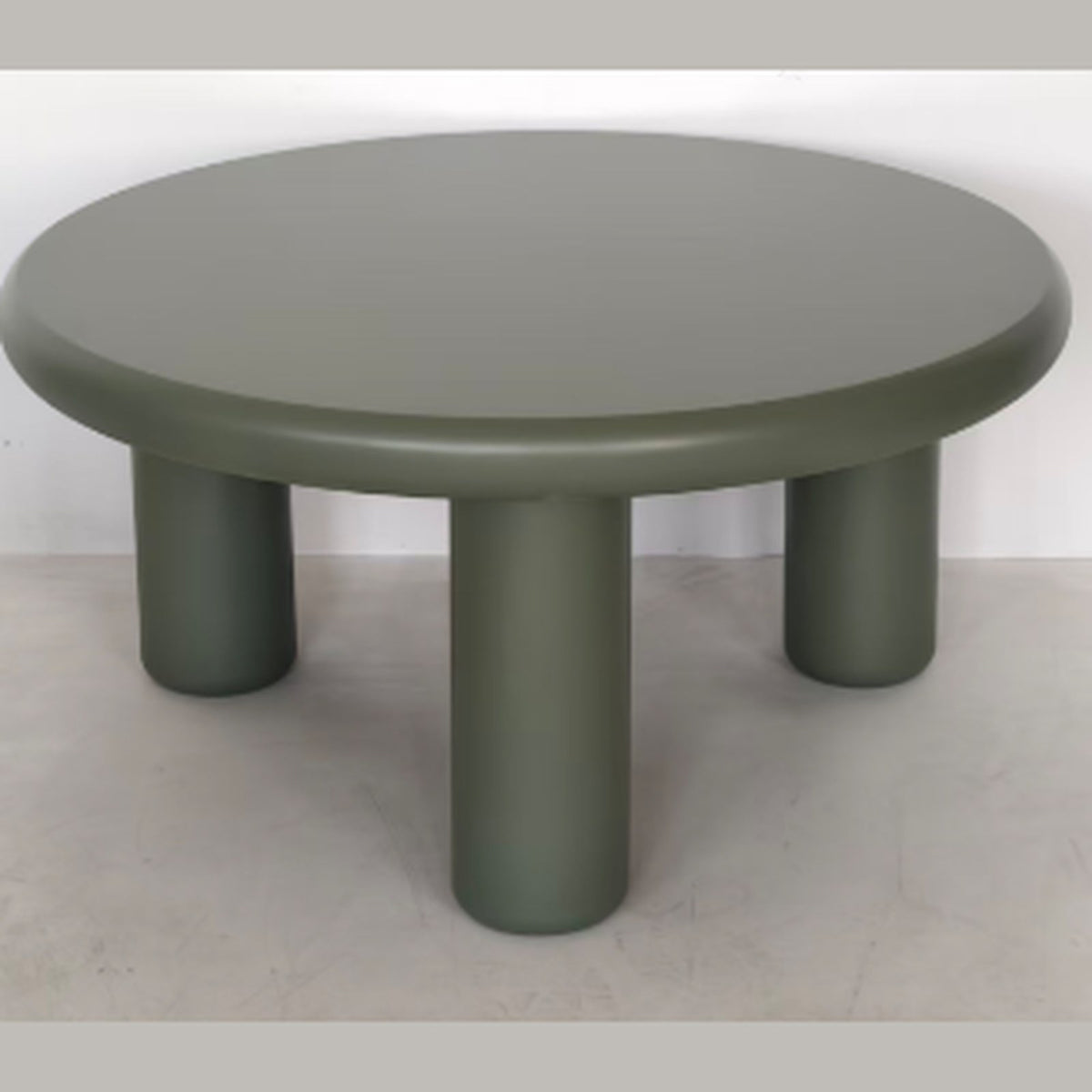 Liora salontafel – mat olijfgroen op ronde zuilpoten — E-woodproducts