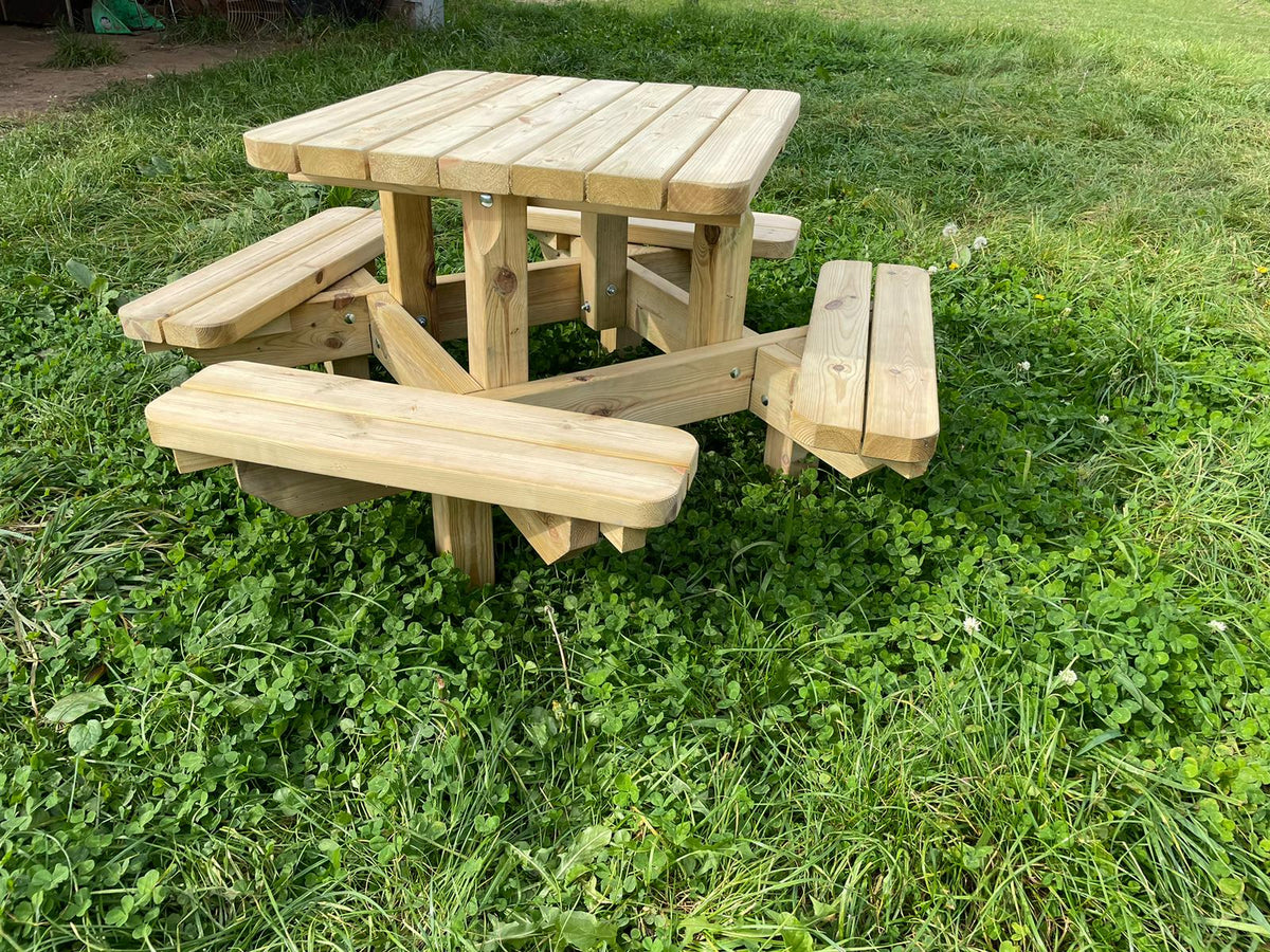 Quadratischer Picknicktisch für Kleinkinder KING ® (125 x 125 cm)