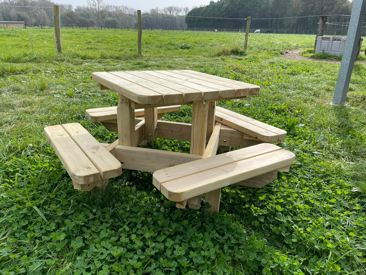 Quadratischer Picknicktisch für Kleinkinder KING ® (125 x 125 cm)