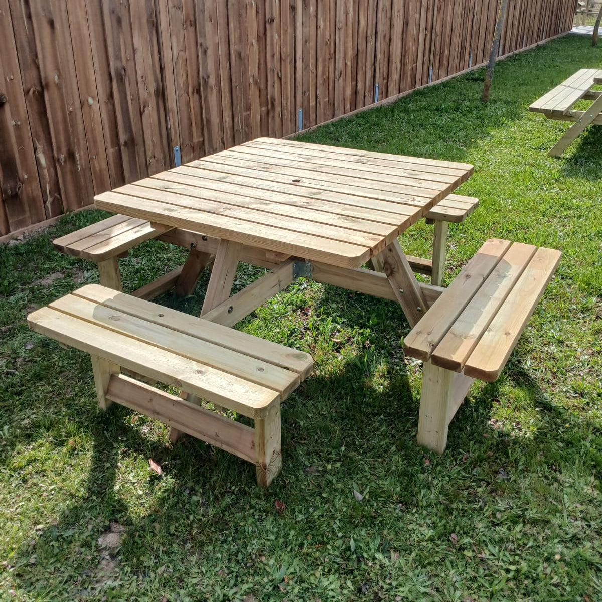 Picknicktafel vierkant 200 cm x 200 cm KING ® / 4cm dikte