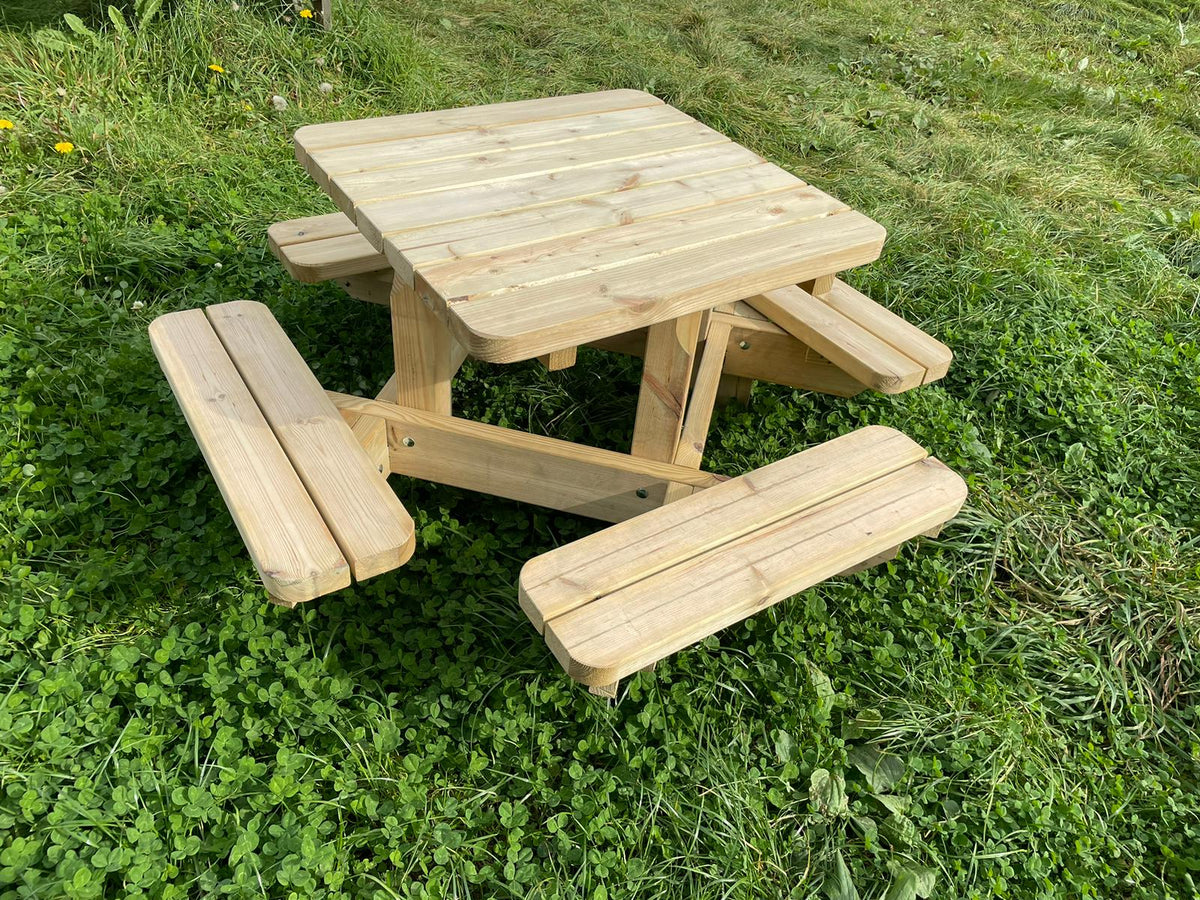 Quadratischer Picknicktisch für Kleinkinder KING ® (125 x 125 cm)