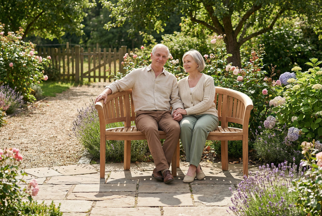 Teak Banana Bench – Tekora (160 cm) | Volledig handgemaakt & gemonteerd geleverd