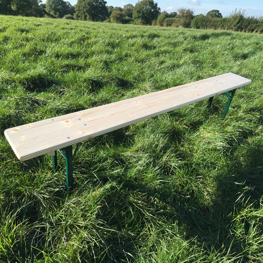 Bierbank 220 cm KING – op een grasveld