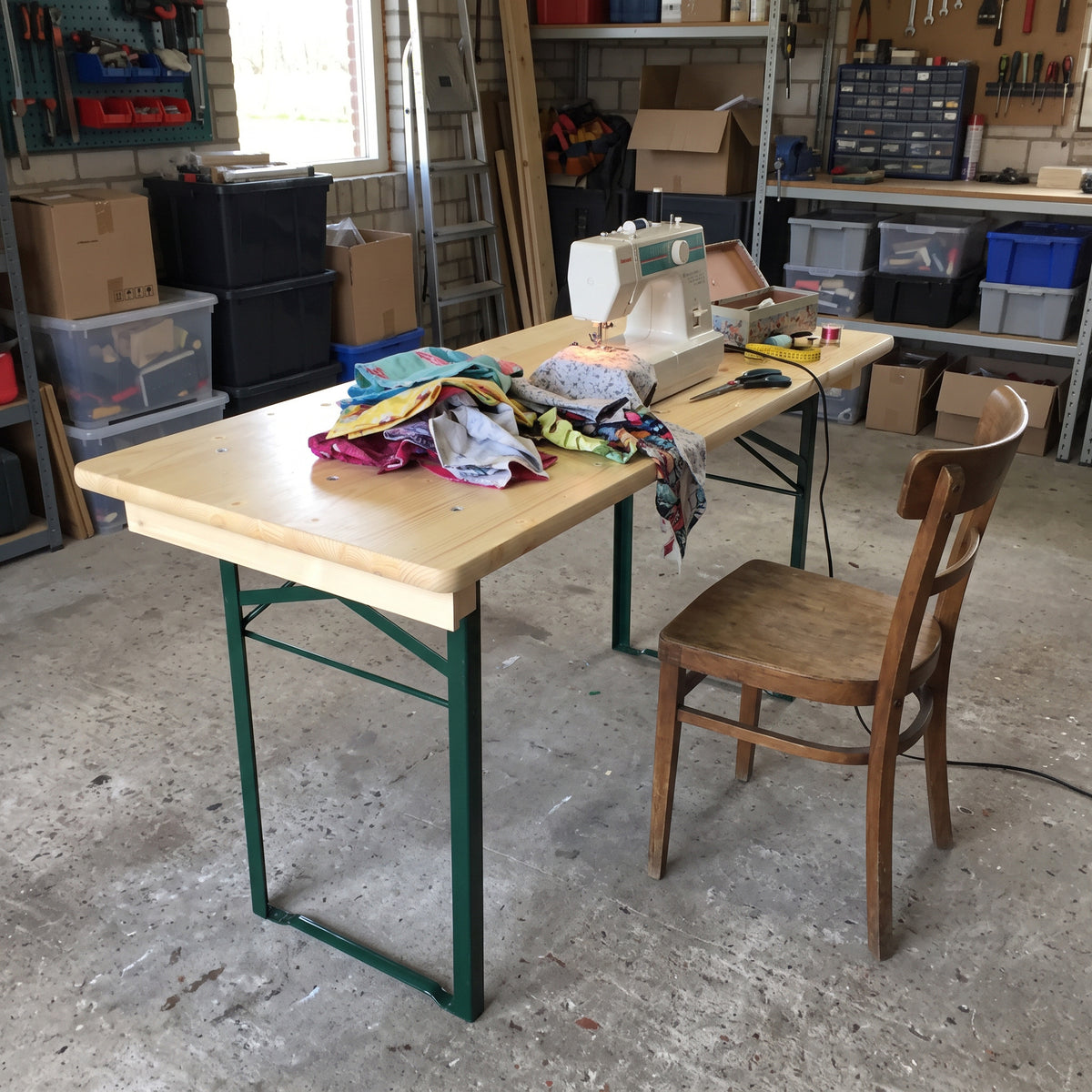 Opklapbare biertafel 110 x 60 cm KING als hobbytafel in de garage