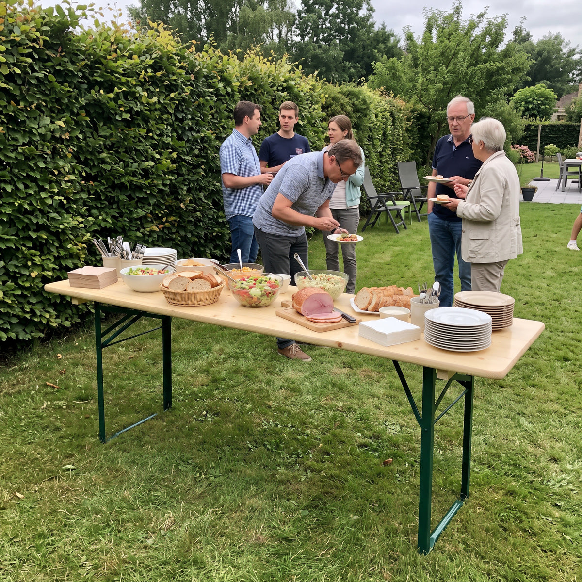 Biertafel 220 x 70 cm KING als buffet op een tuinfeest