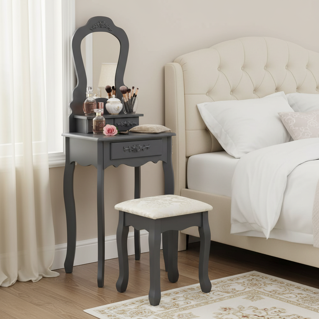 Compacte grijze kaptafel in elegante slaapkamer