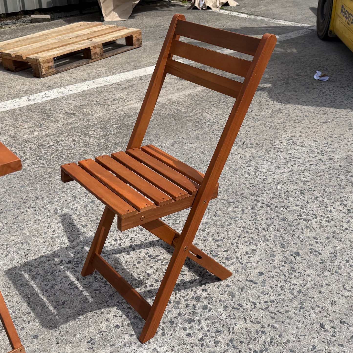 Ensemble table et chaises en bois dur Faro – set de jardin pliable avec table et chaises