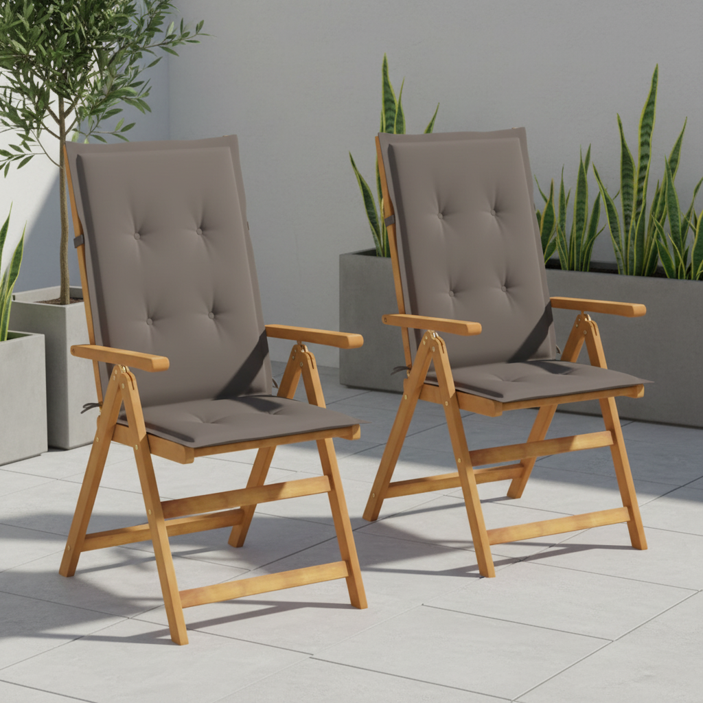 Grijze tuinstoelen op terras