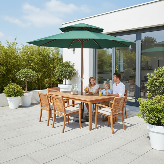 Groene parasol op modern luxe terras
