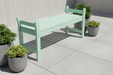 Groene tuinbank op modern terras
