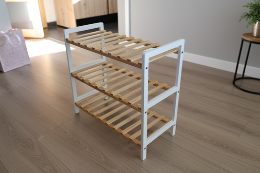 Modernes Schuhregal aus Holz