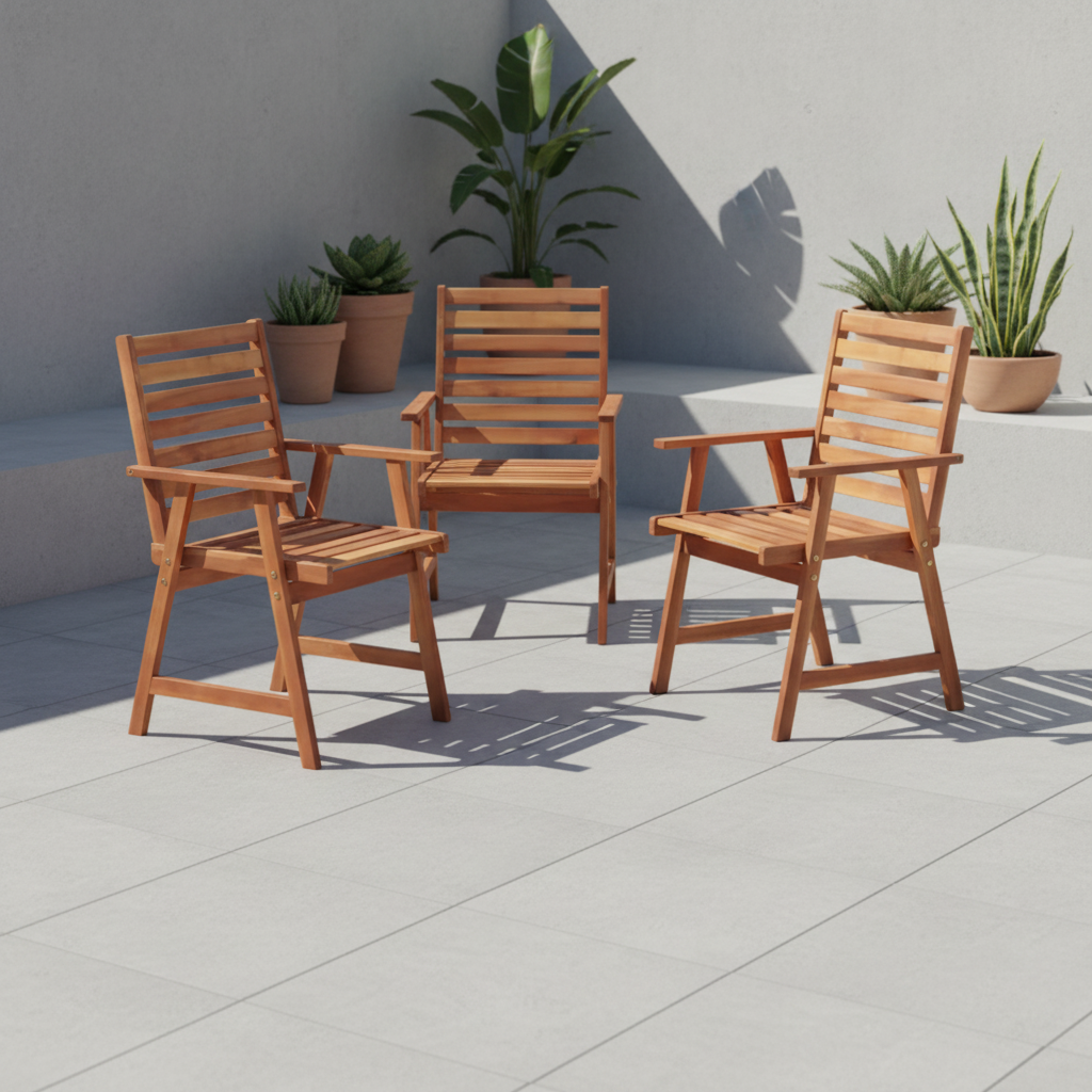 Houten tuinstoelen in groepsopstelling