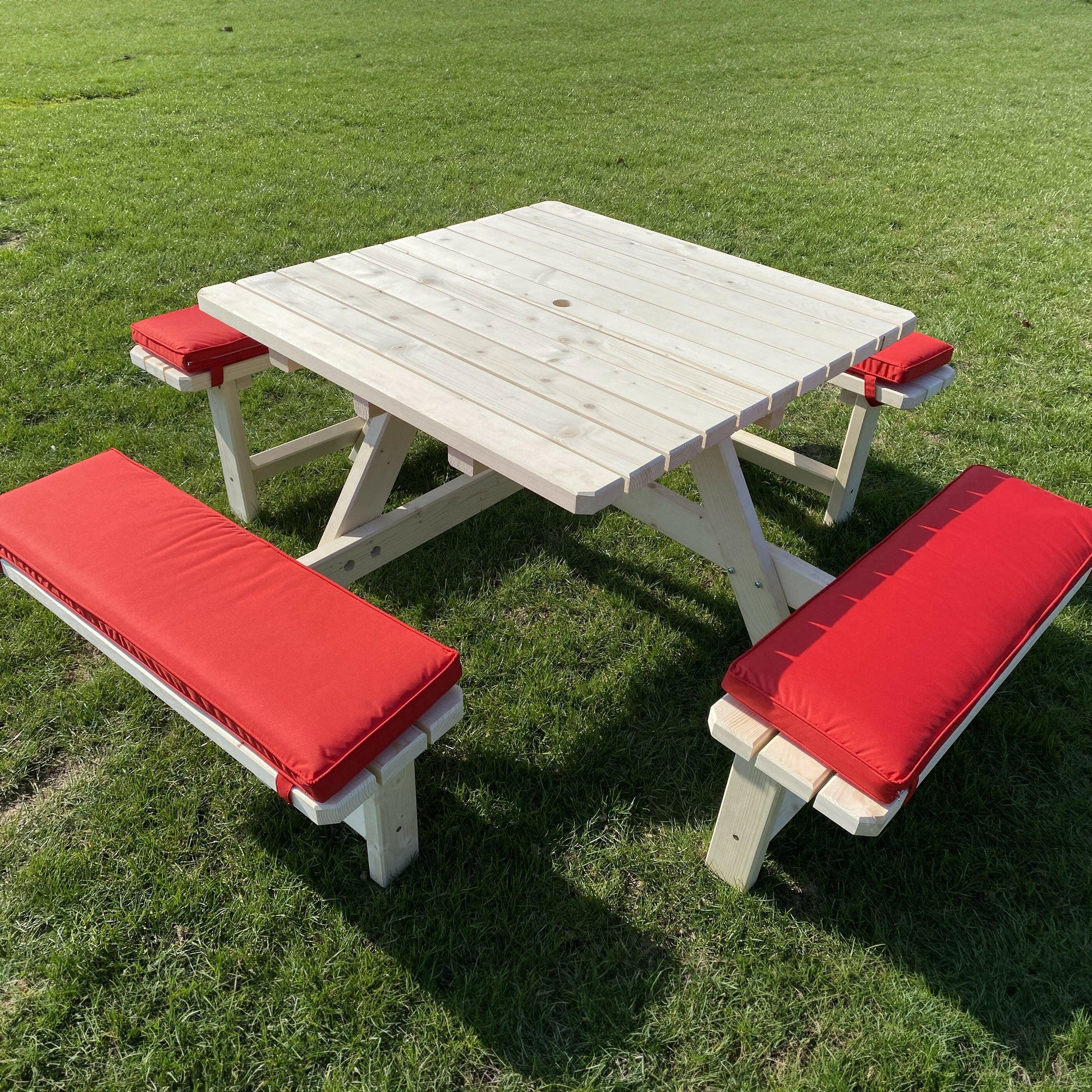 Picknicktafel kussen rood 96cm.