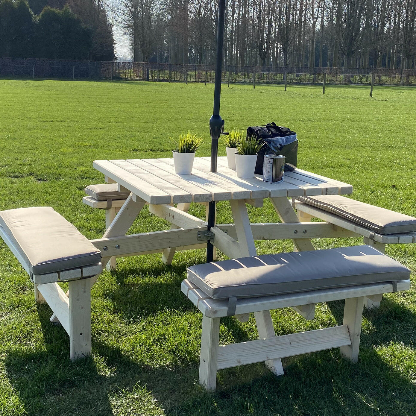 Picknicktafel kussen taupe 57cm.