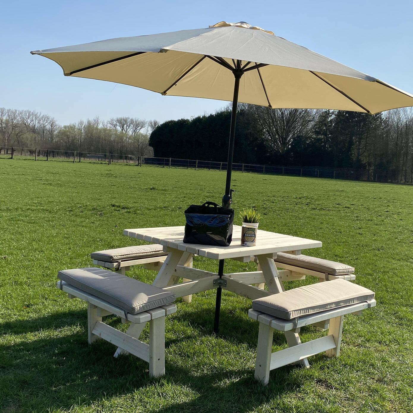 Picknicktafel kussen taupe 57cm.