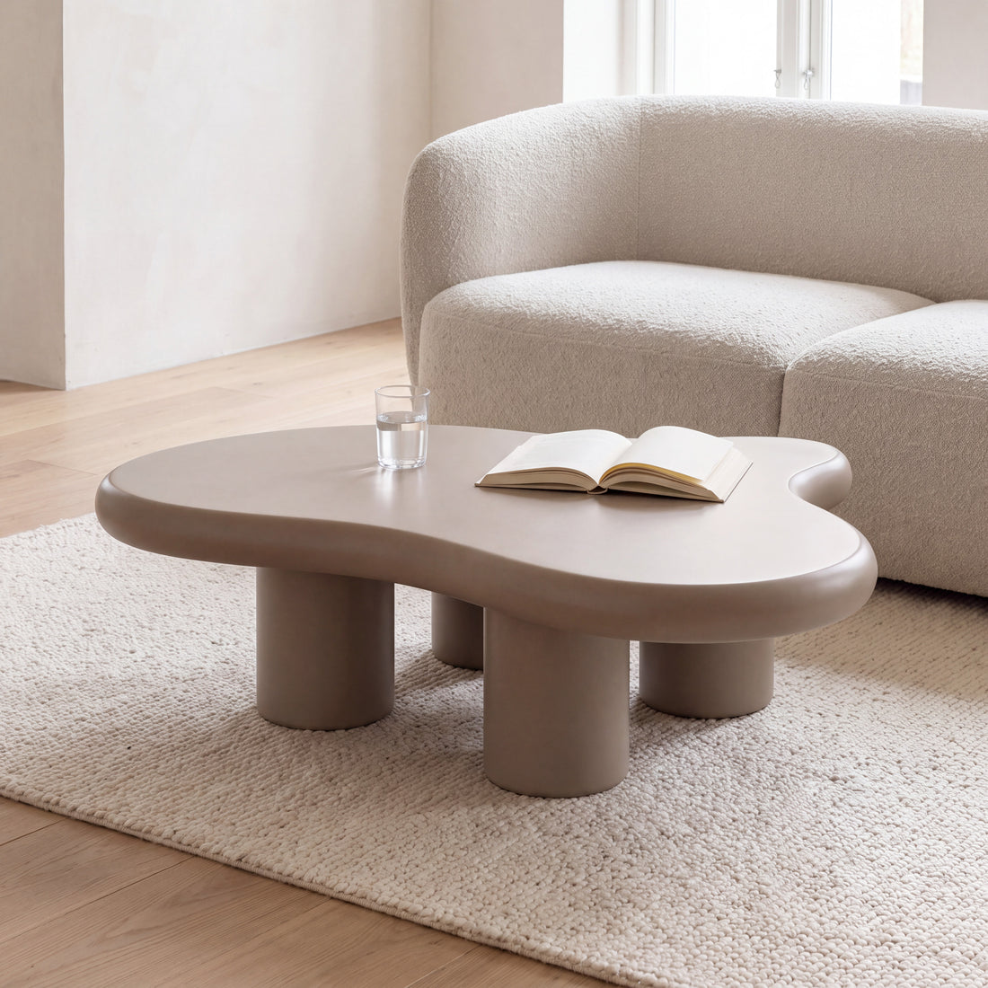 Liora Flow salontafel in taupe voor een bouclé zetel
