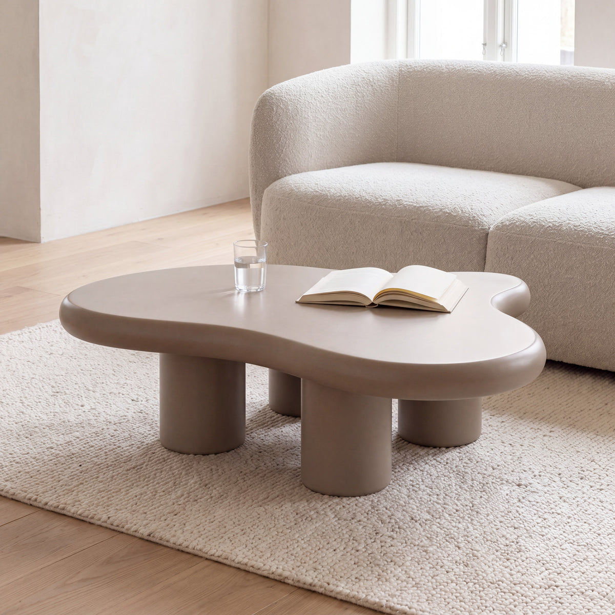Liora Flow salontafel in taupe voor een bouclé zetel