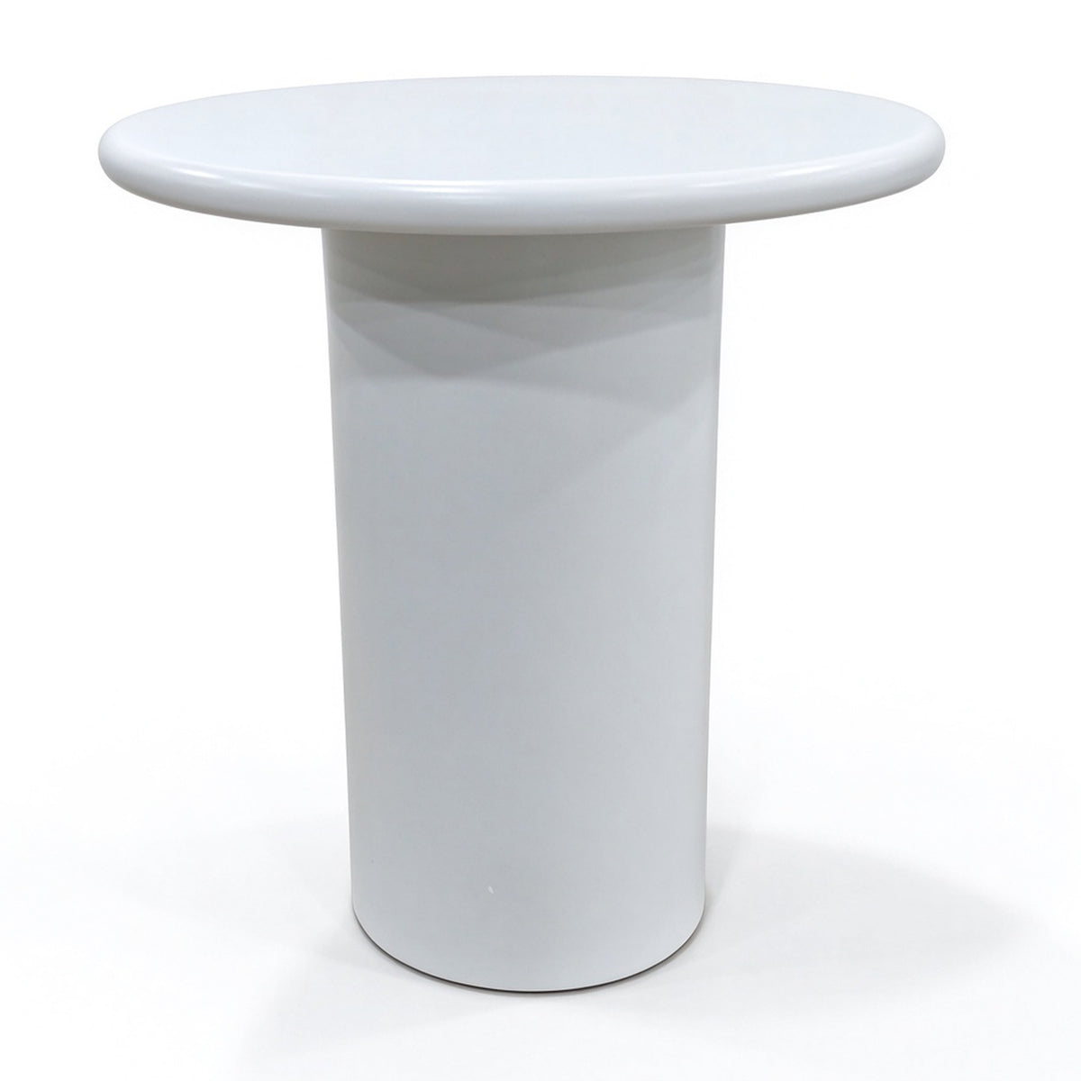 Liora ronde bijzettafel Ø40 × 45 cm in hoogglans wit op één zuil, studiofoto