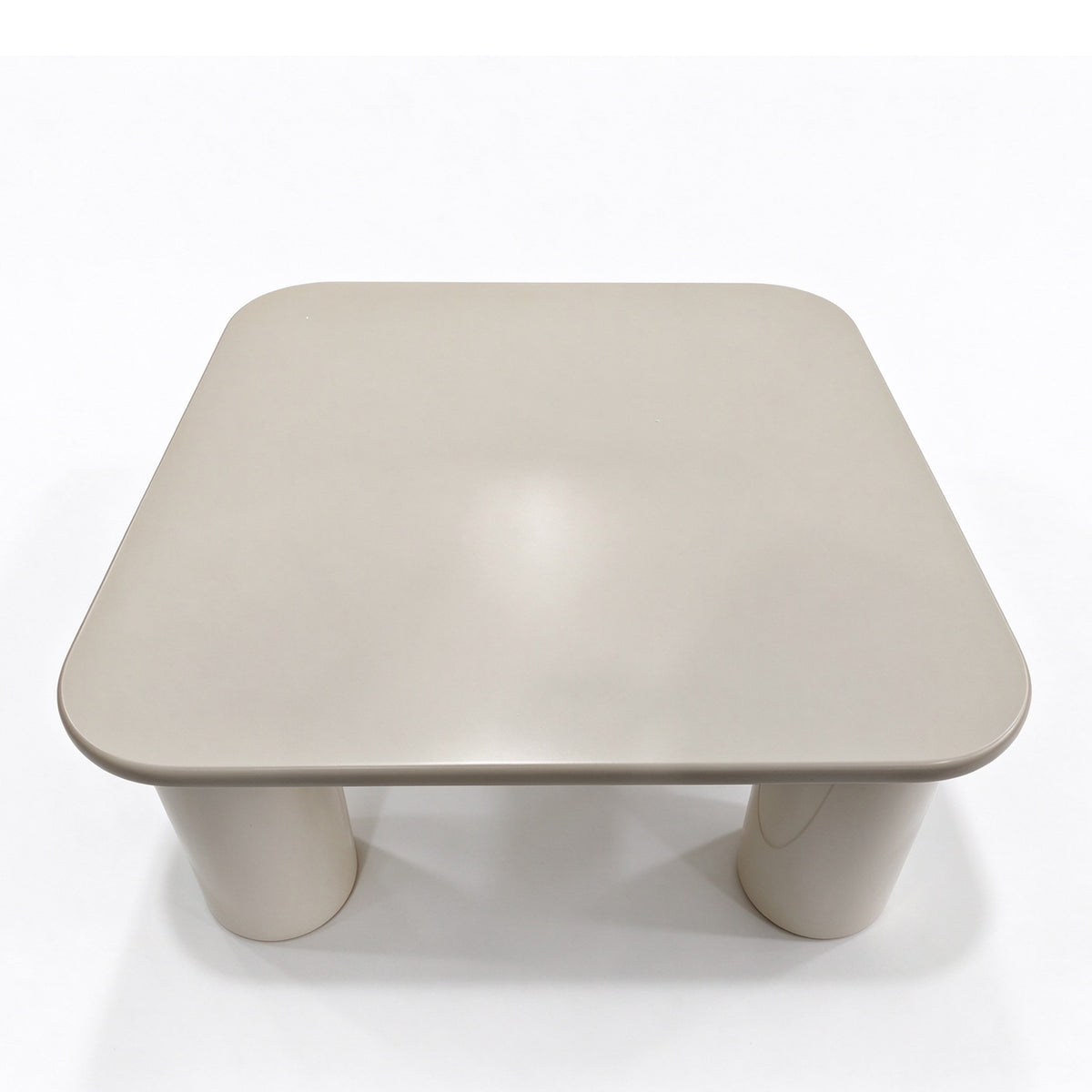 Liora vierkante salontafel 80 × 80 × 35 cm in hoogglans crème op vier ronde poten, studiofoto op witte achtergrond