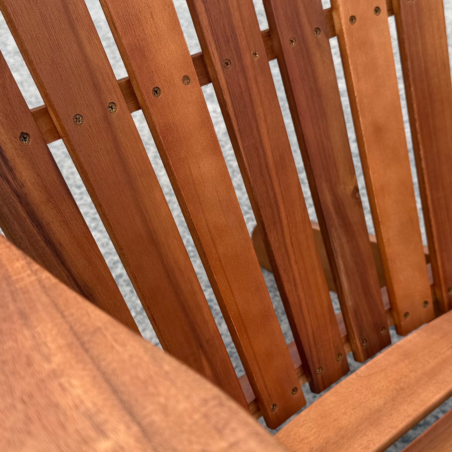 Fauteuil Adirondack en bois dur Tavira – fauteuil de détente en bois avec larges accoudoirs