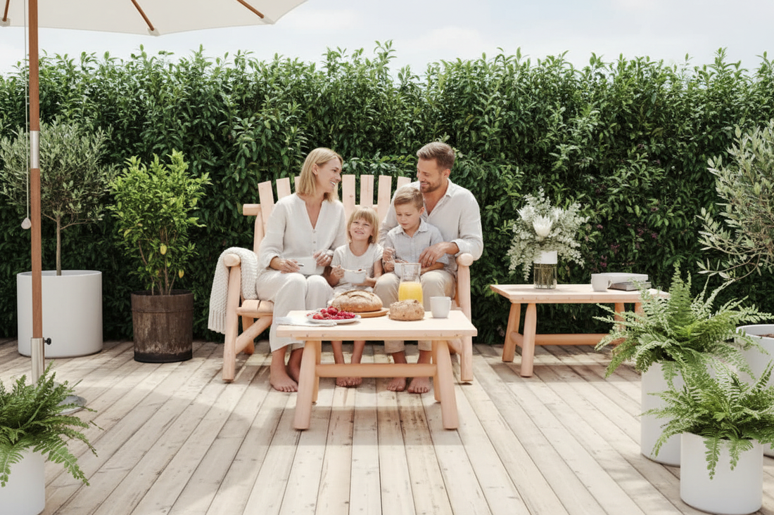 Naturel tuinbank met gezin op minimalistisch terras