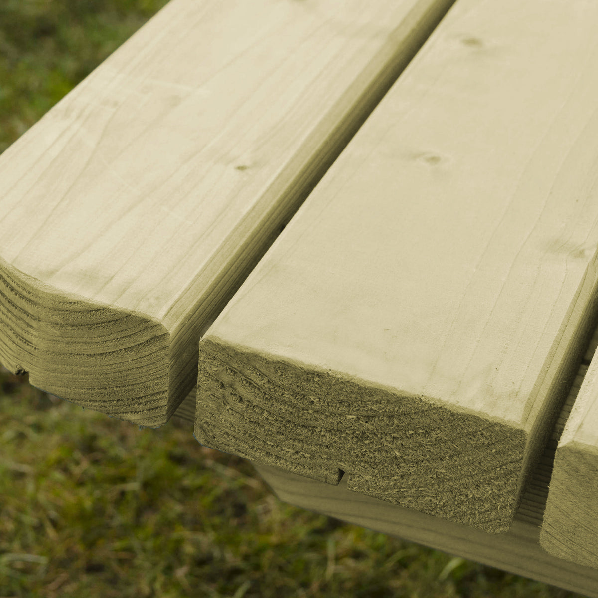 Picknicktafel 140 cm: detail van de hoek van de planken van het tafelblad