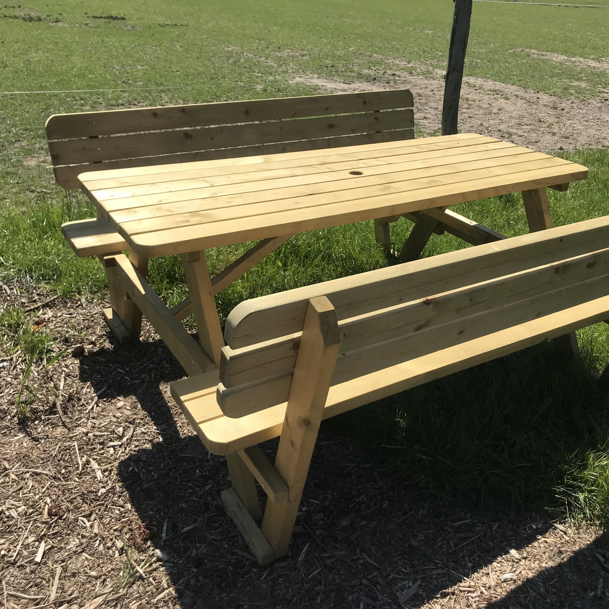 Picknicktafel 180 cm met rugleuningen: tweede hoek met beide rugleuningen