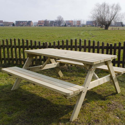 Picknicktafel 180 cm met twee banken, de hele tafel in de tuin