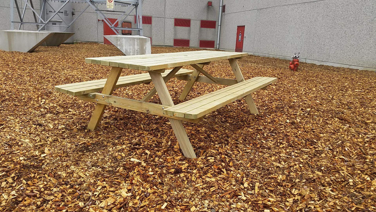 Picknicktafel 240 cm: de hele tafel op houtsnippers