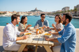 Picknicktafel KING Marseille met mensen
