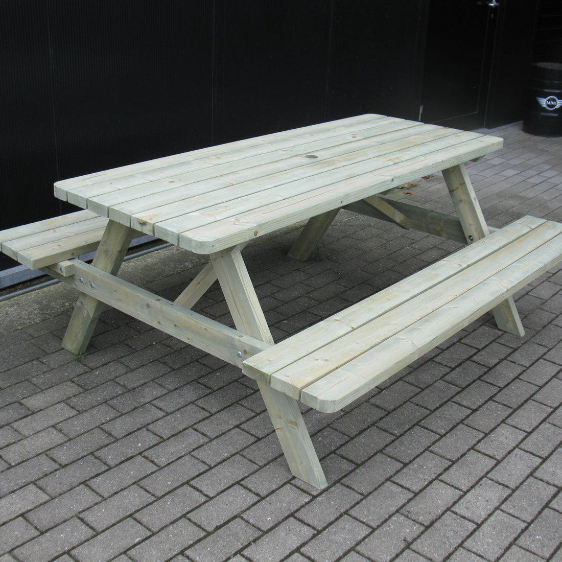 Picknicktafel 200 cm royal KING: de hele tafel op klinkers