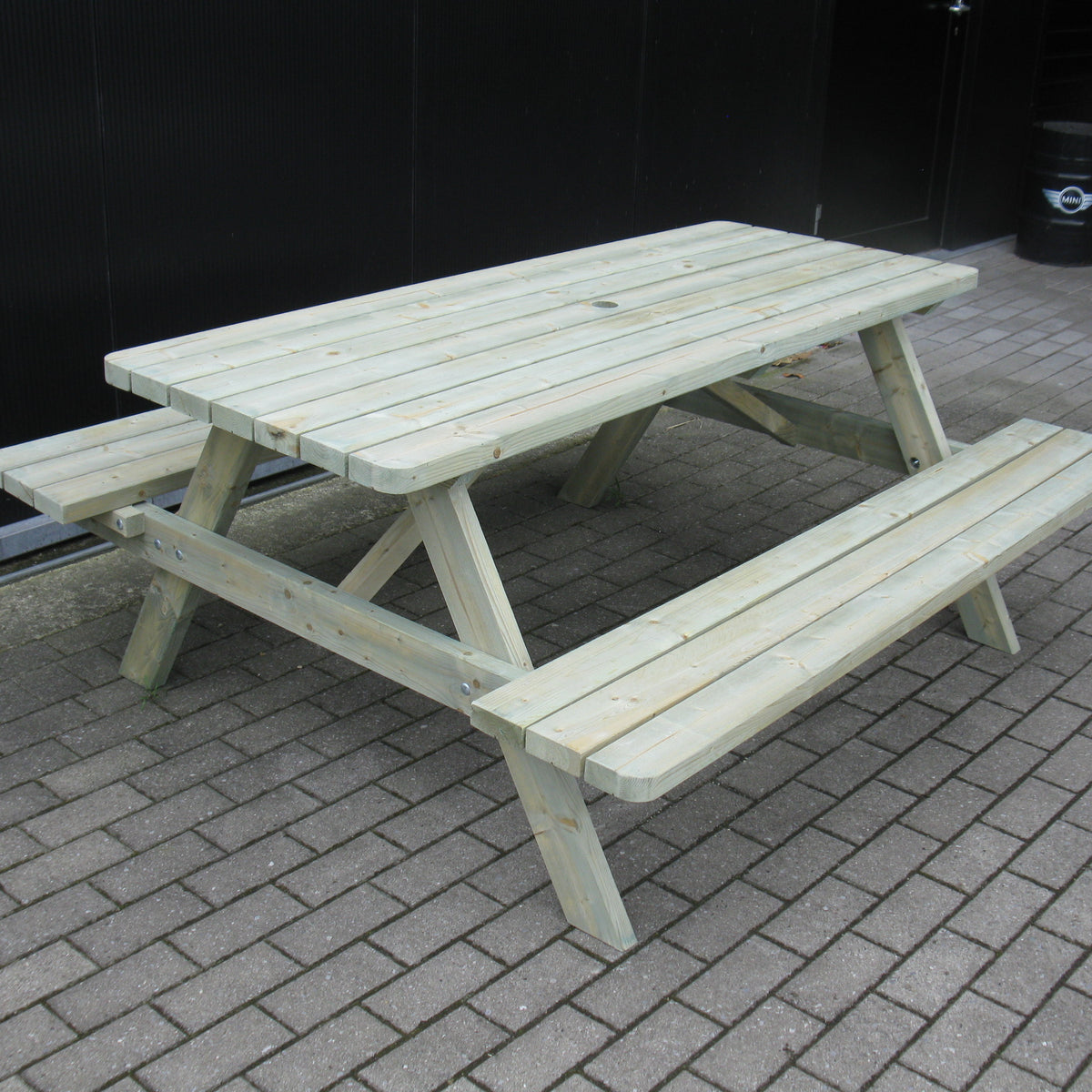 Picknicktafel 200 cm royal KING: de hele tafel op klinkers