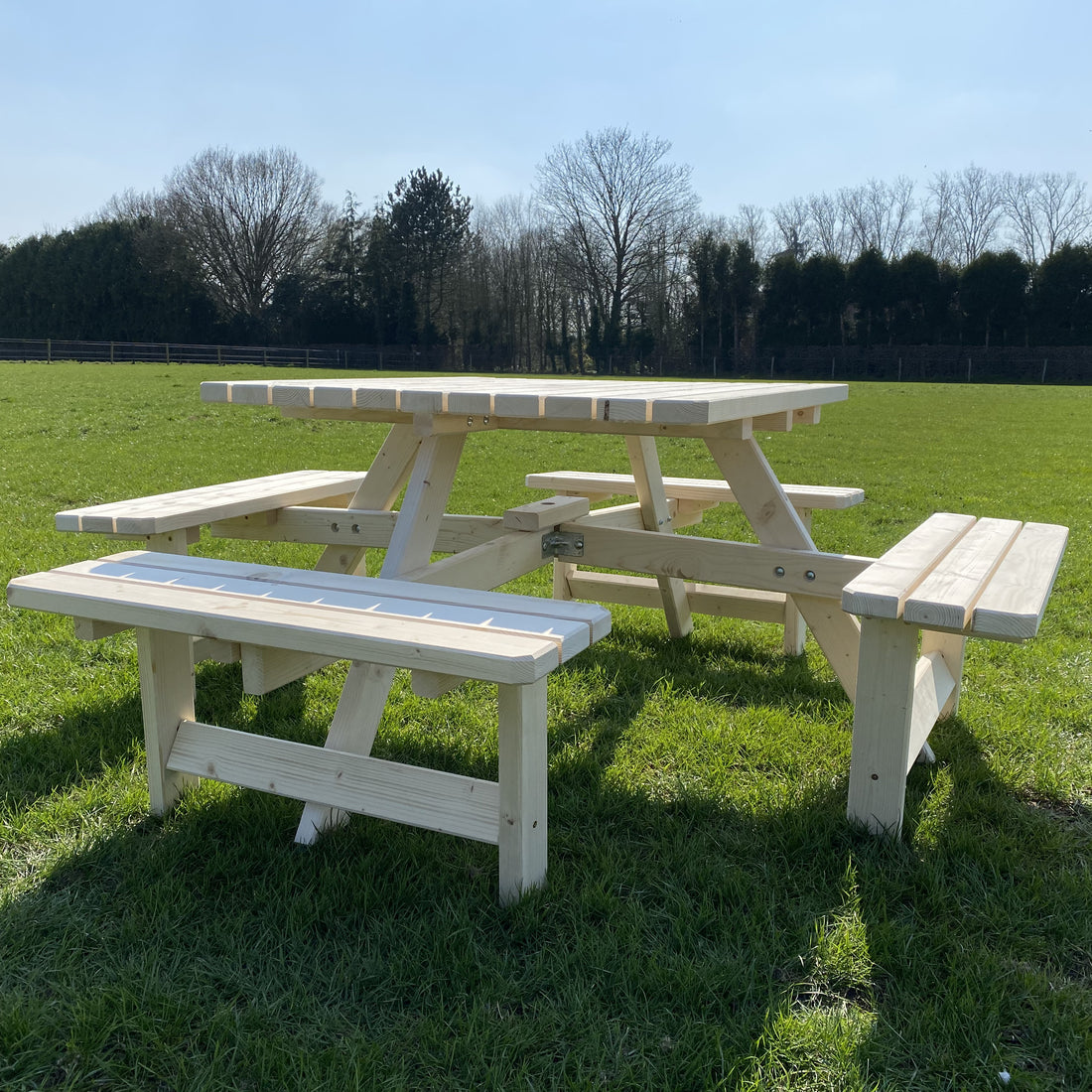 Vierkante picknicktafel 200 x 200 cm, natuur: dichterbij gezien