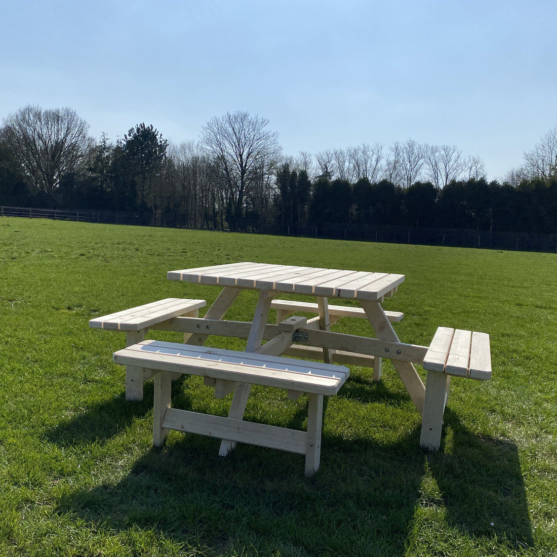 Vierkante picknicktafel 200 x 200 cm, natuur: lage camerahoek