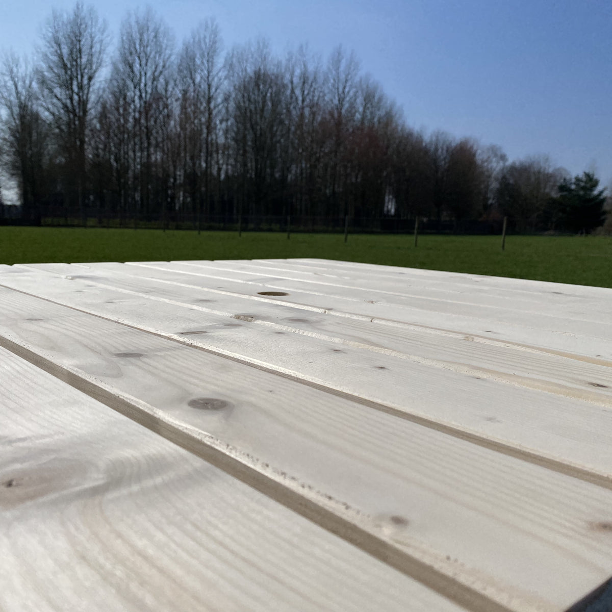 Vierkante picknicktafel 200 x 200 cm, natuur: het tafelblad van dichtbij