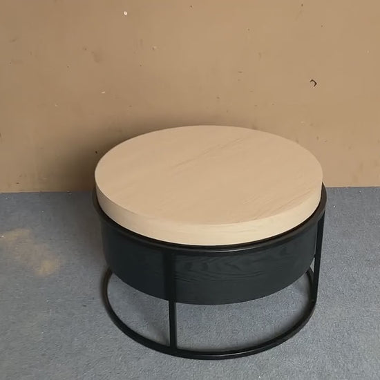 Ronde salontafel met opbergruimte: het blad draait aan twee kanten opzij en geeft het opbergvak vrij